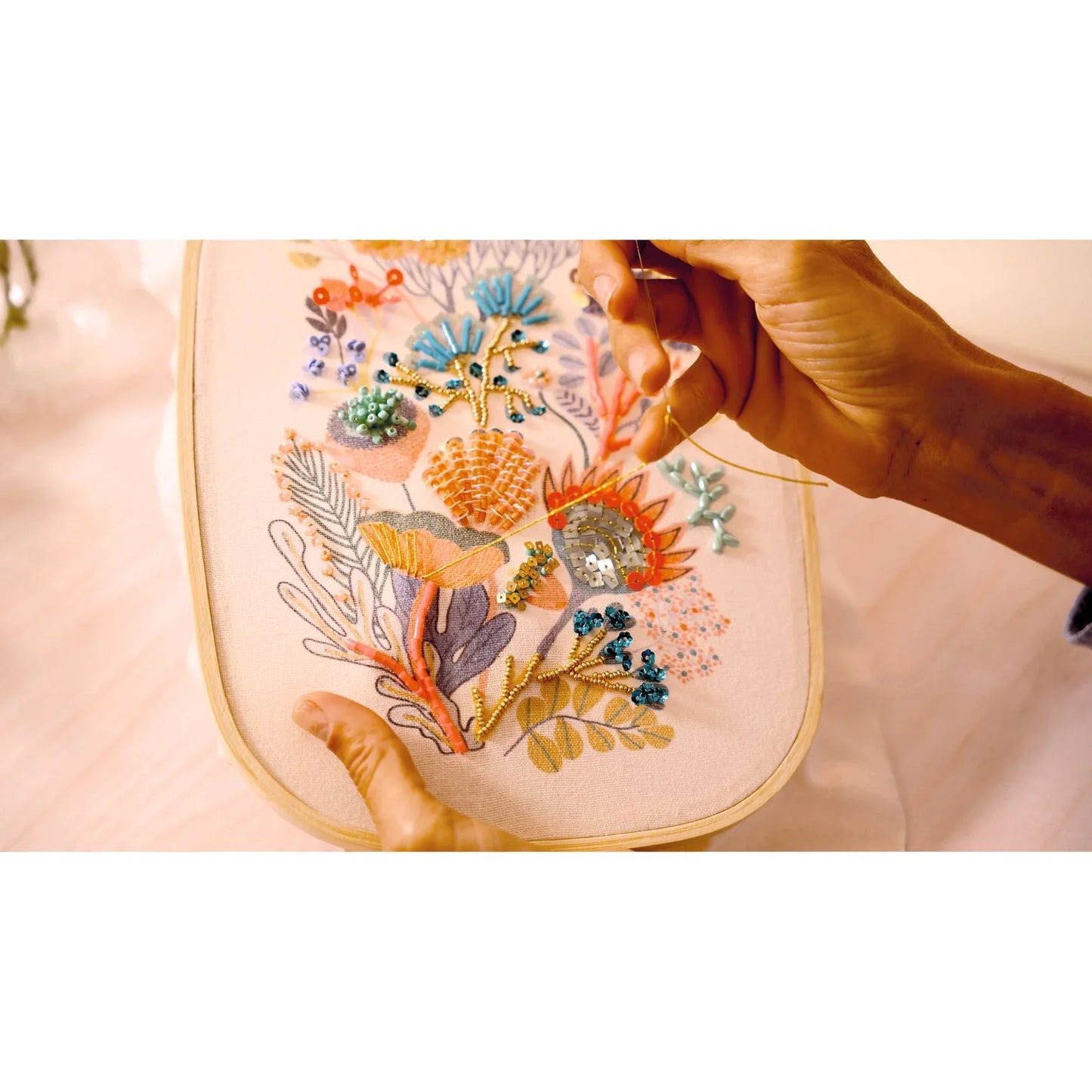 Wheat Atelier 58, Perlenstickerei Blumen