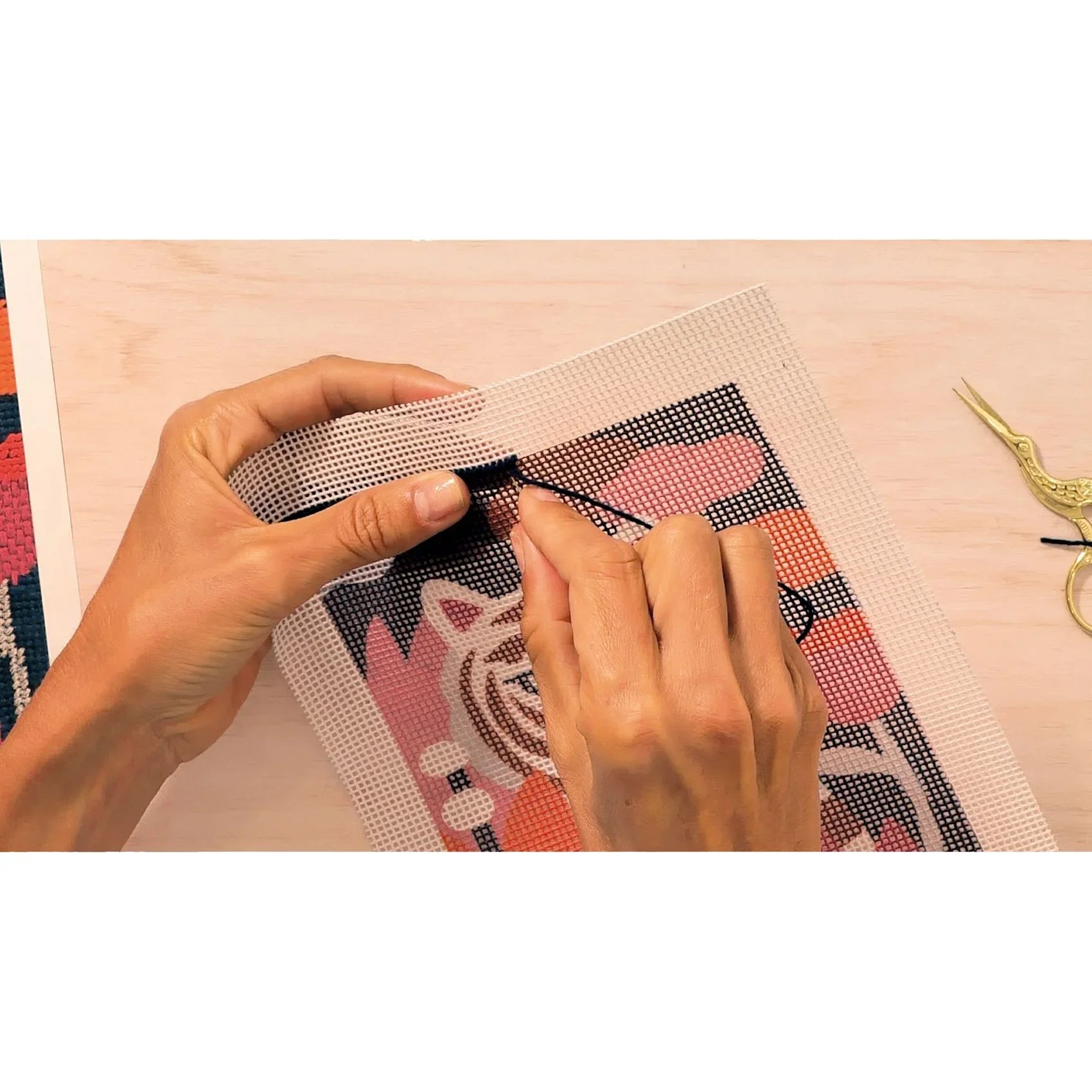 Tan Atelier 64, Stickerei Tiger