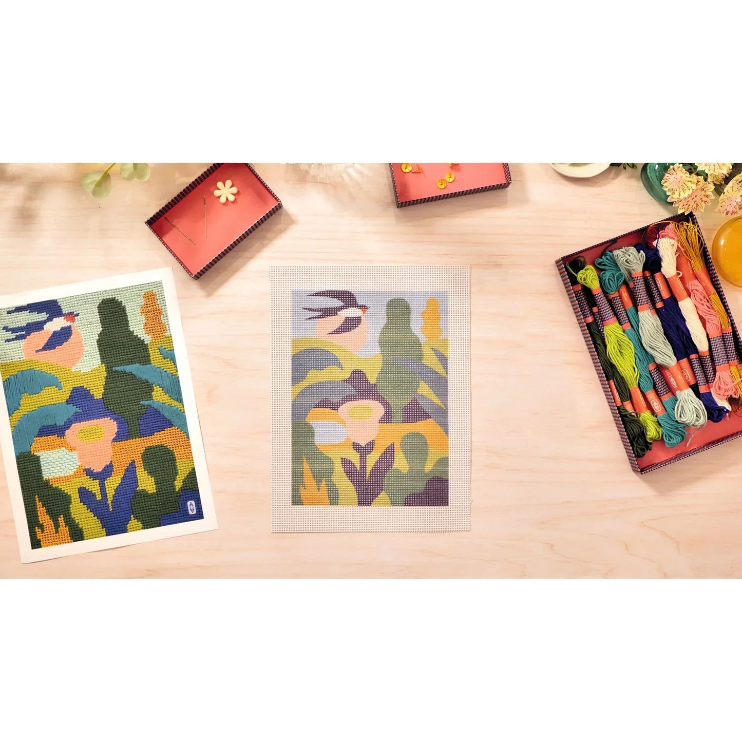 Wheat Atelier 65, Stickerei Vogel